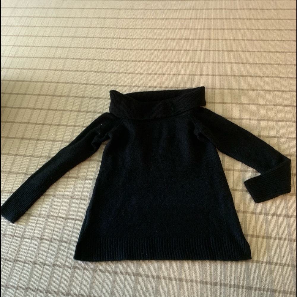 Gap black on or off the shoulder sweater